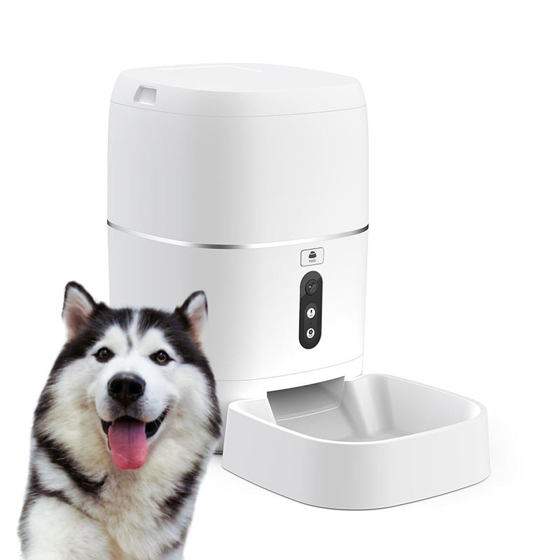Smart automatic pet feeder with voice and video options next to a happy dog.